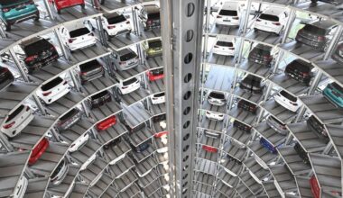 EU carmakers ‘days away’ from factories halting work in chip war with China