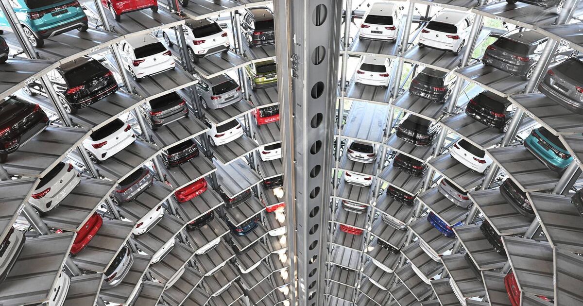 EU carmakers ‘days away’ from factories halting work in chip war with China