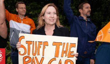 October strike grows, with mental health workers joining