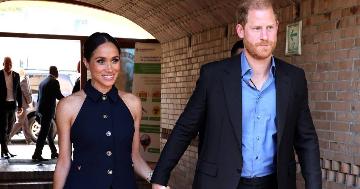 Prince Harry & Meghan Markle Hoping A-Lister Will Rescue Them — Source