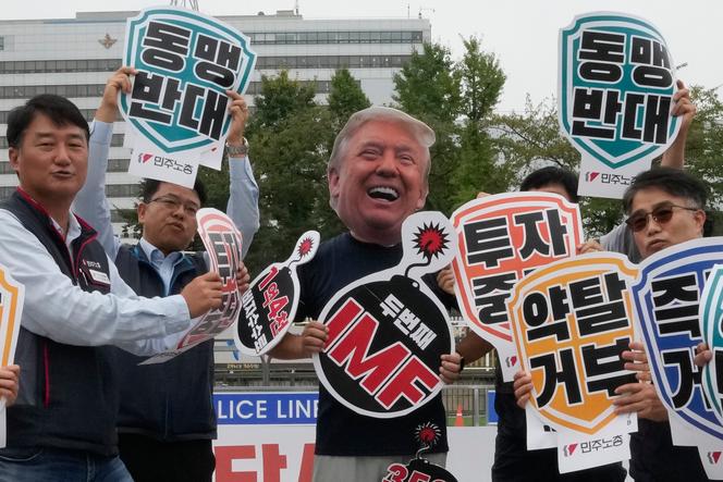 Demonstration by the Korean Confederation of Trade Unions against Trump's tariff policy toward South Korea, near the presidential office in Seoul, September 30, 2025.