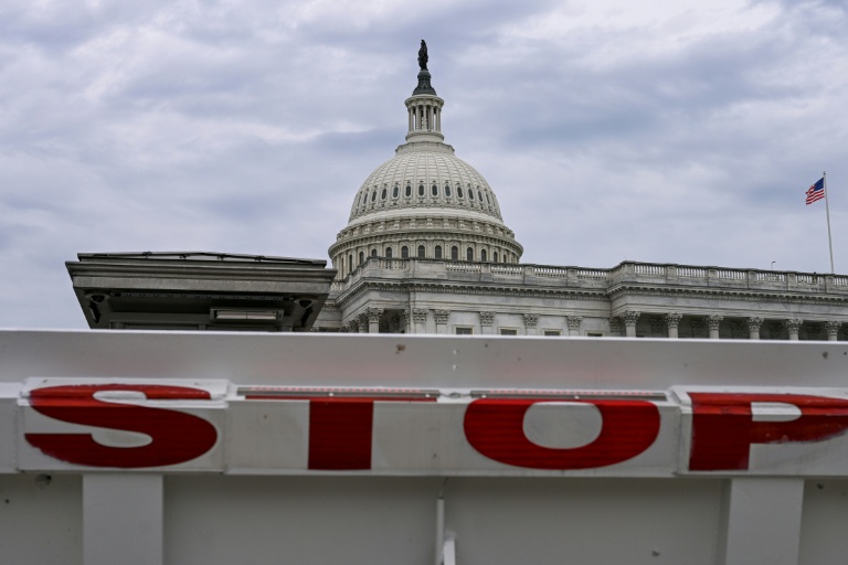 European stocks rise, Wall St futures drop as US shutdown begins