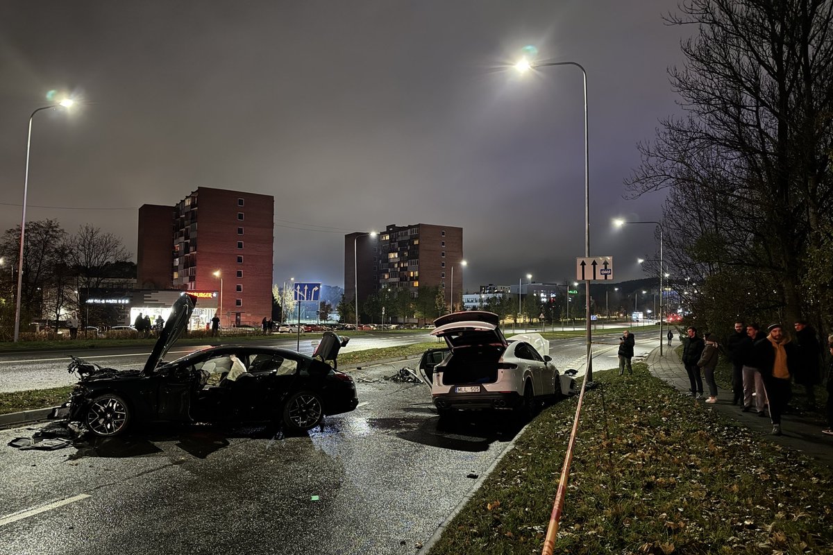 Didelė avarija Vilniuje – ugniagesiai traukė sužeistuosius