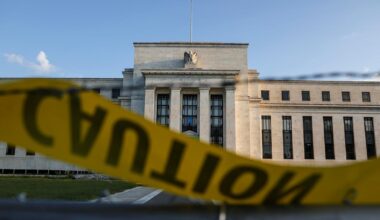 Federal Reserve officials remain cautious on future rate cuts