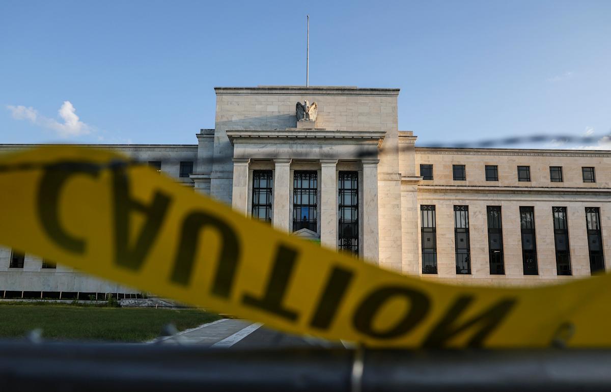Federal Reserve officials remain cautious on future rate cuts