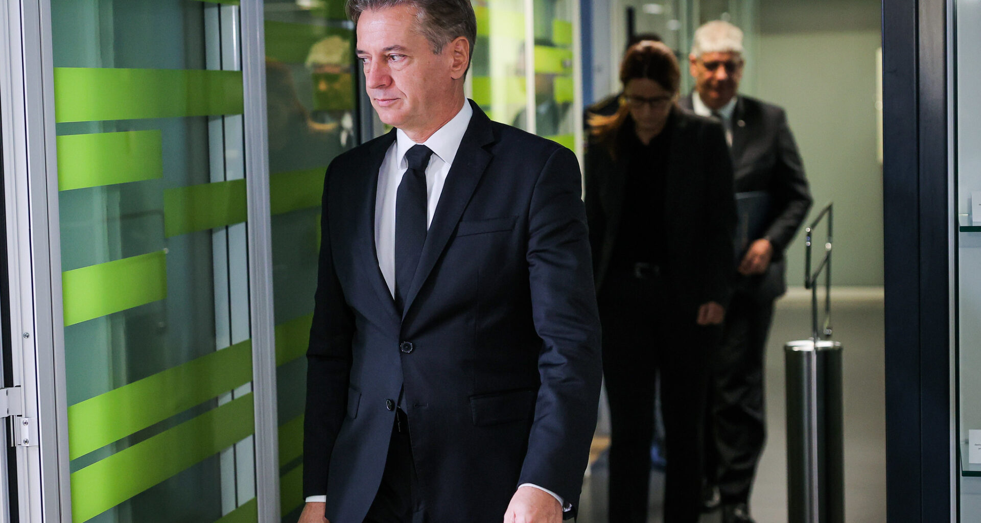 Golob o prisotnosti policije v Novem mestu: