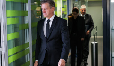 Golob o prisotnosti policije v Novem mestu: