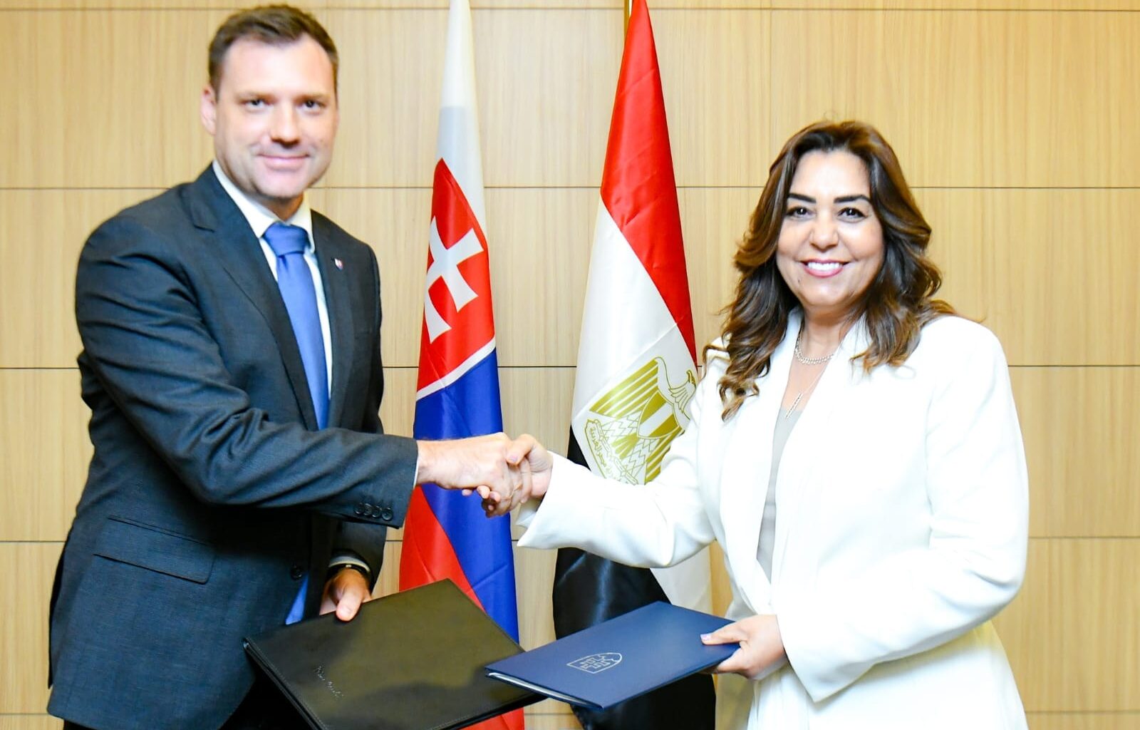 Ministers of Egypt، Slovakia sign MoU on environmental protection، climate change
