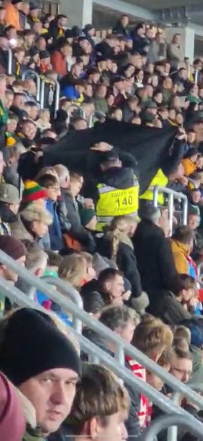 Nerimas Kauno stadione: medikai gaivino futbolo sirgalių