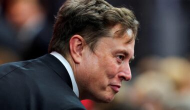 Elon Musk lance Grokipedia, son alternative à Wikipédia jugé biaisée idéologiquement