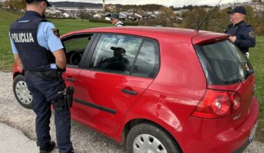 Policisti in uslužbenci Finančne uprave Republike Slovenije (FURS) so danes dopoldne izvajali skupno kontrolo na regionalni cesti pri naselju Brezje. FOTO: PU Novo mesto