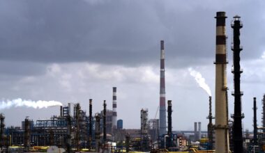 Oil Steadies as Traders Assess India’s Buying of Russian Oil