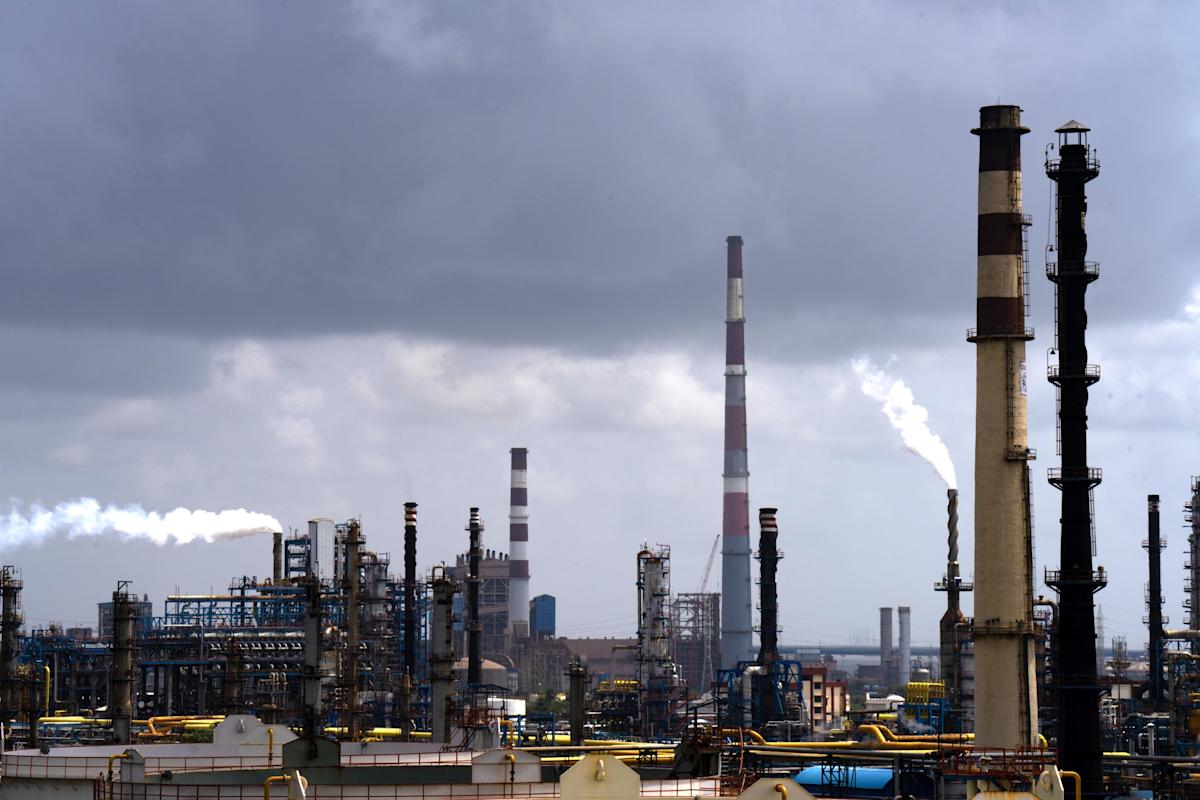 Oil Steadies as Traders Assess India’s Buying of Russian Oil