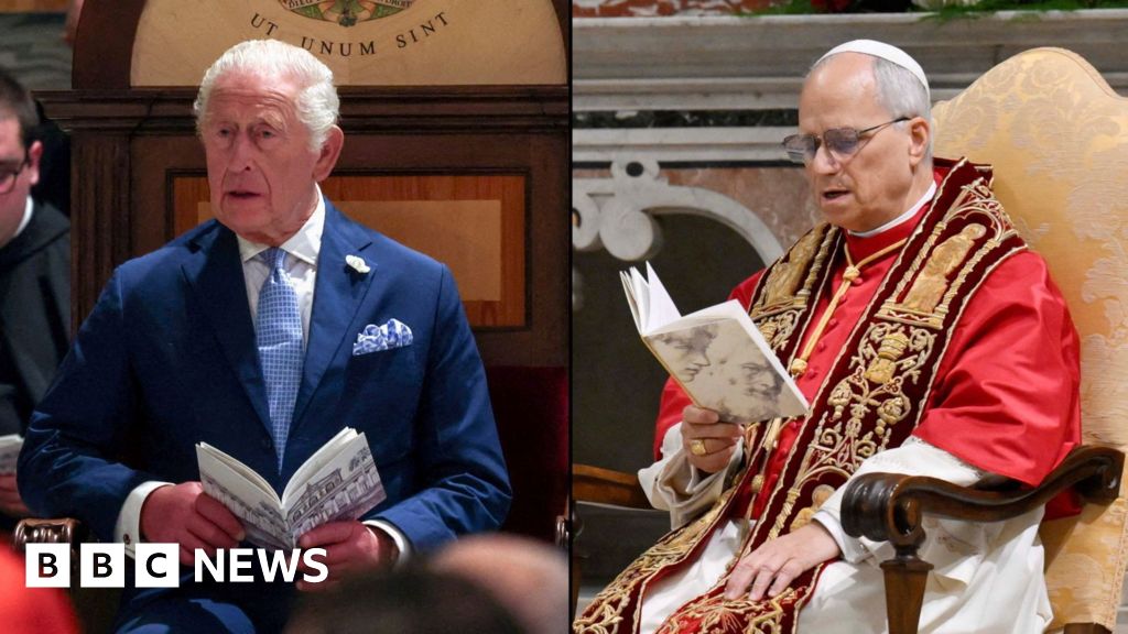 Historic moment King Charles prays alongside Pope Leo