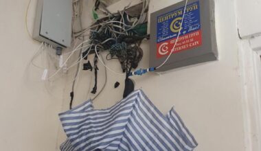 Как да оправим старите кутии на оператори над входната врата.