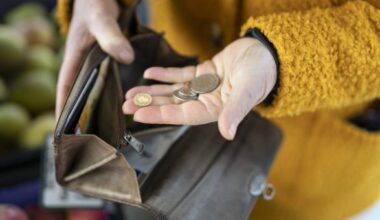 Fewer people are able to save money in Switzerland