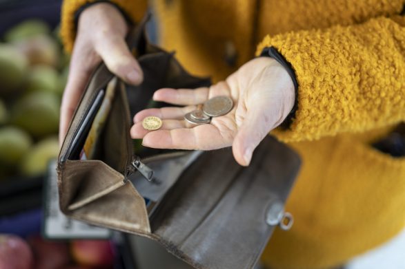 Fewer people are able to save money in Switzerland