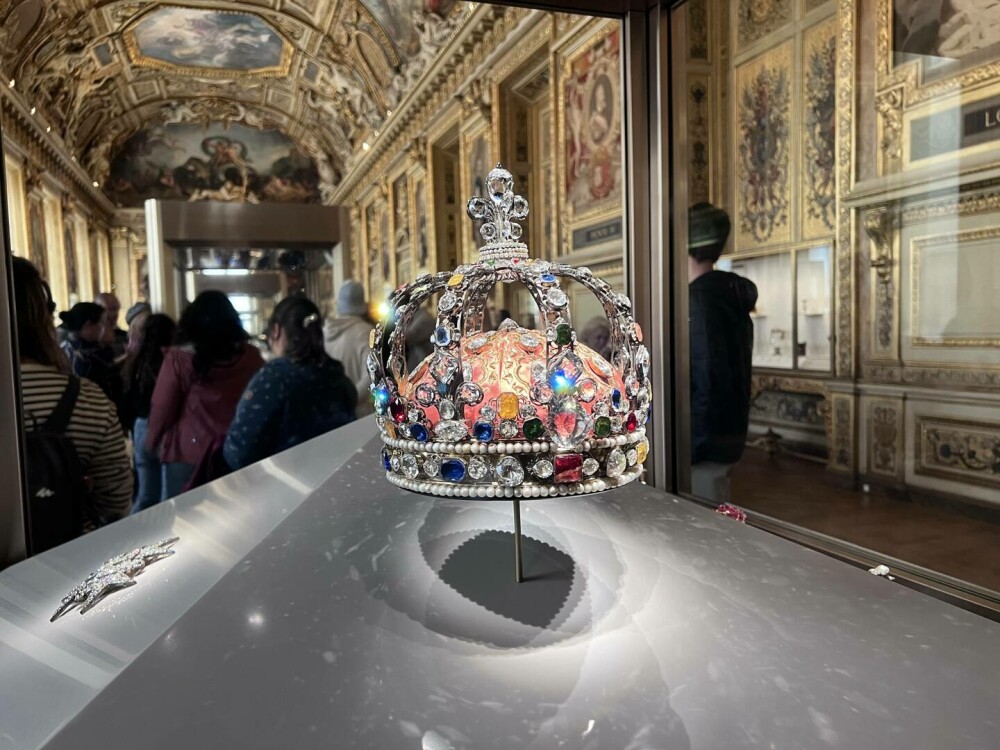 Firma care a produs macaraua jafului de la Luvru și-a făcut reclamă cu imagini de la locul faptei: Nu există publicitate rea - Imaginea 15