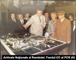 Then-Romanian leader Nicolae Ceausescu (right) and his wife, Elena, visit the Victoria Chemical Plant in August 1982.