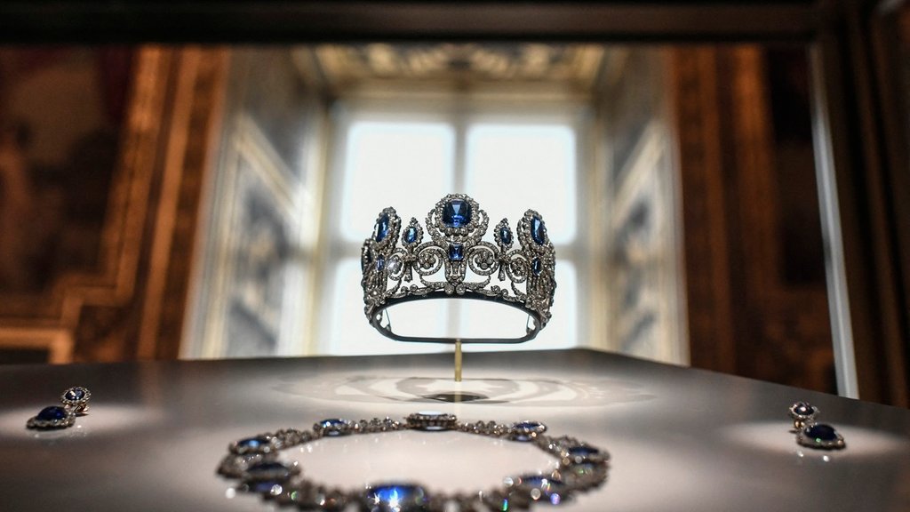 Nakit iz Louvra po novem 26 metrov pod zemljo, na kraju našli 150 sledi DNK