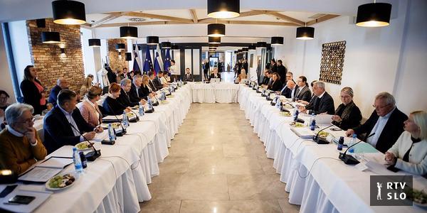 Vlada vendarle začela obravnavo zakona o postopnem zapiranju Premogovnika Velenje