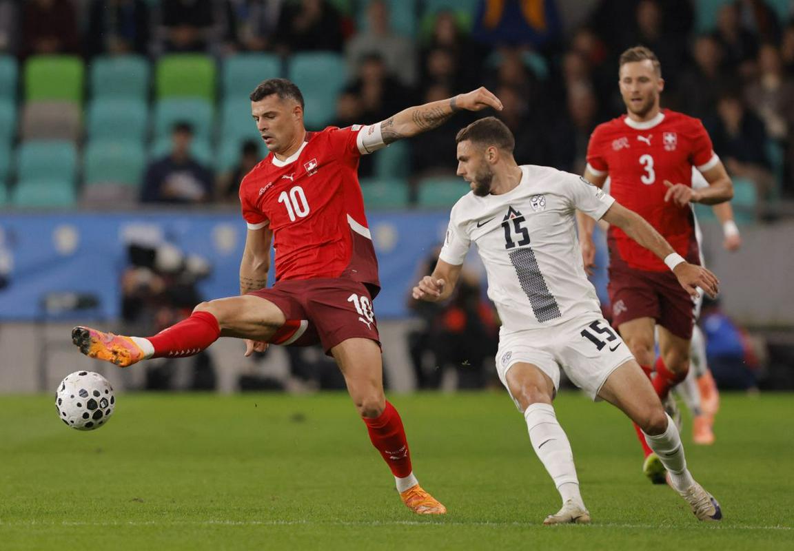 V petek je v Prištini Kek v napad od prve minute ob Šešku poslal Nejca Gradišarja, tokrat pa igralca Celja Danijela Šturma. Foto: Reuters V petek je v Prištini Kek v napad od prve minute ob Šešku poslal Nejca Gradišarja, tokrat pa igralca Celja Danijela Šturma. Foto: Reuters