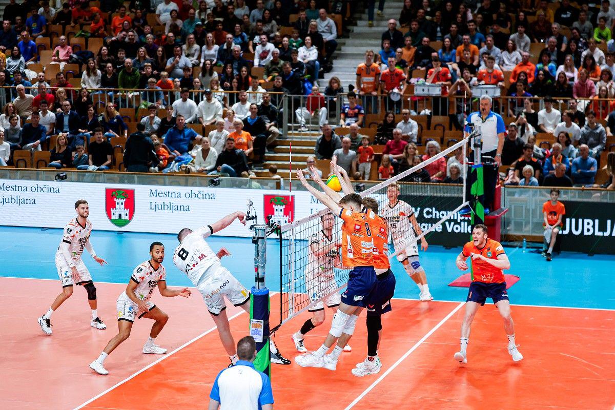 ACH Volley se je v Tivoliju pred 2450 gledalci ekspresno prebil v 2. krog kvalifikacij Lige prvakov. Foto: www.alesfevzer.com ACH Volley se je v Tivoliju pred 2450 gledalci ekspresno prebil v 2. krog kvalifikacij Lige prvakov. Foto: www.alesfevzer.com