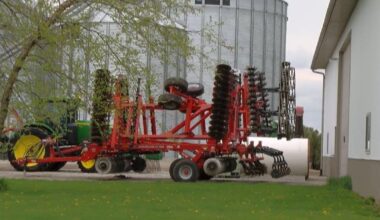 Iowa farmers brace for tough harvest as trade war cuts off key markets | Top Stories
