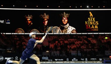 Sinner-Tsitsipas, la diretta del Six Kings: 6-2; 6-3, Jannik sfida Djokovic in semifinale