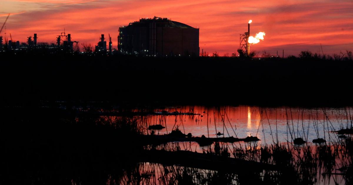 Louisiana judge orders review of Gulf Coast liquefied natural gas facility's climate change impacts | Region