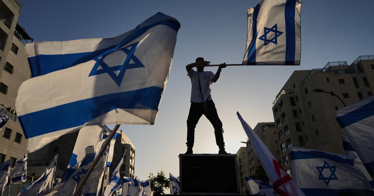 Hamas violates ceasefire; Israel halts transfer of aid | World News
