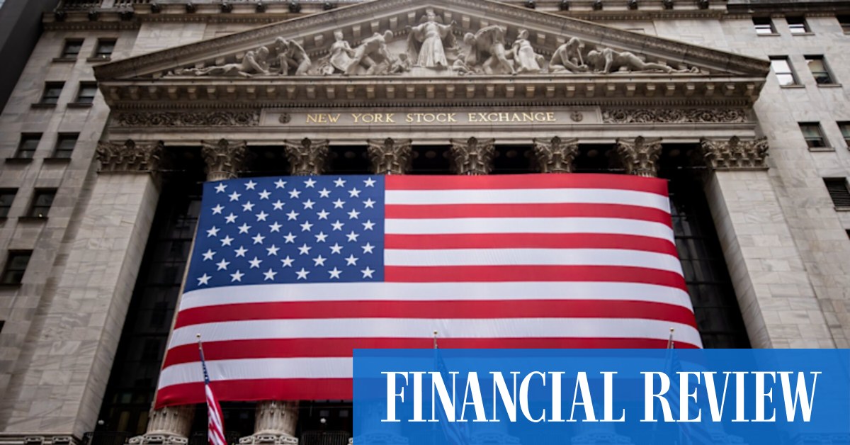 The photo on the cover of the magazine” Anthony Albanese and his new members and senators.