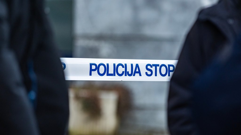 Na Goričkem našli mrtva žensko in moškega