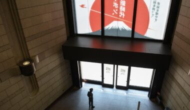 Japan Stocks Slide, JGBs Volatile Amid Political, Trade Jitters