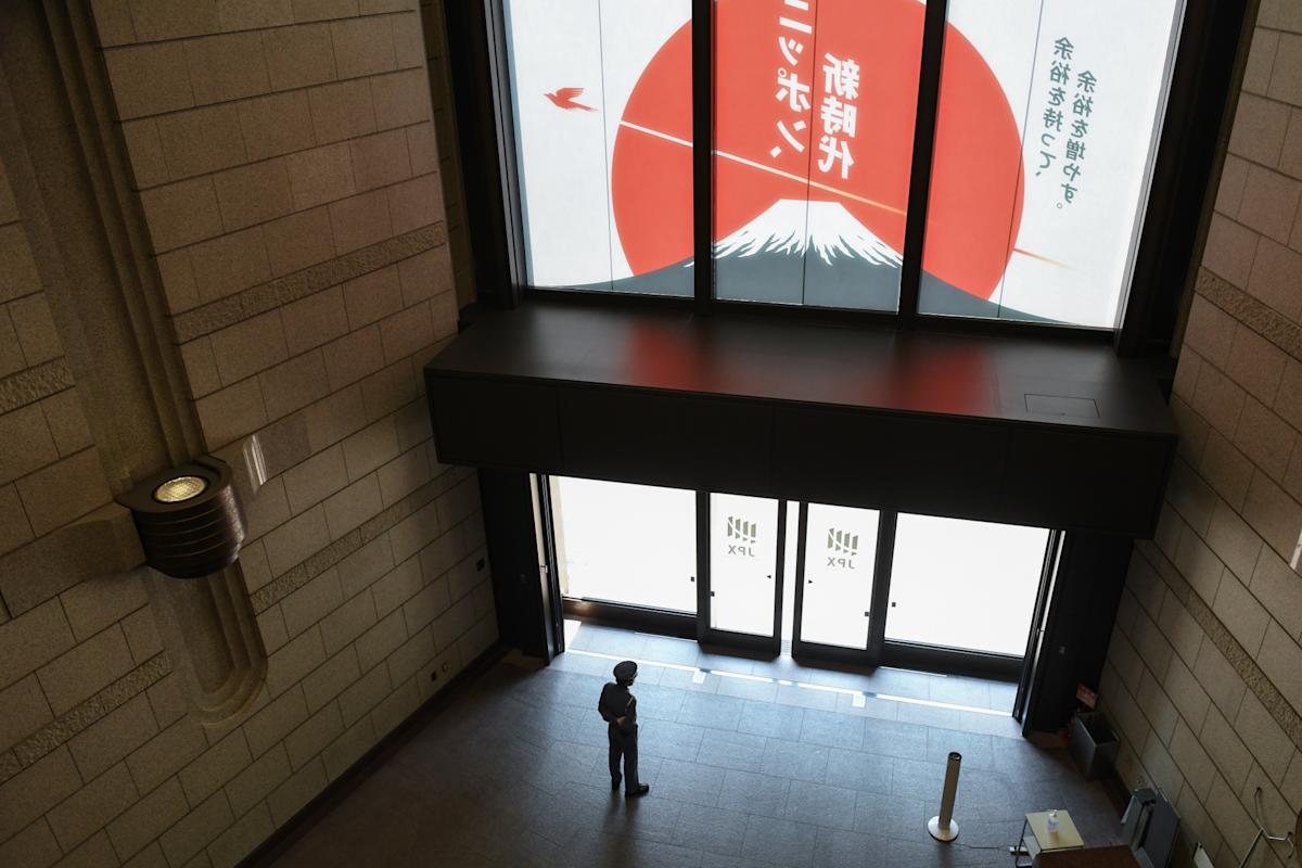 Japan Stocks Slide, JGBs Volatile Amid Political, Trade Jitters
