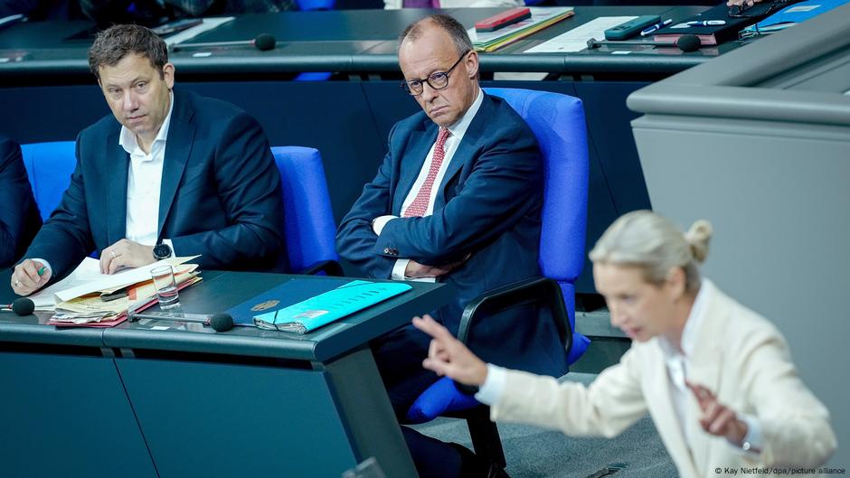 AfD zieht mit CDU/CSU gleich – DW – 02.10.2025
