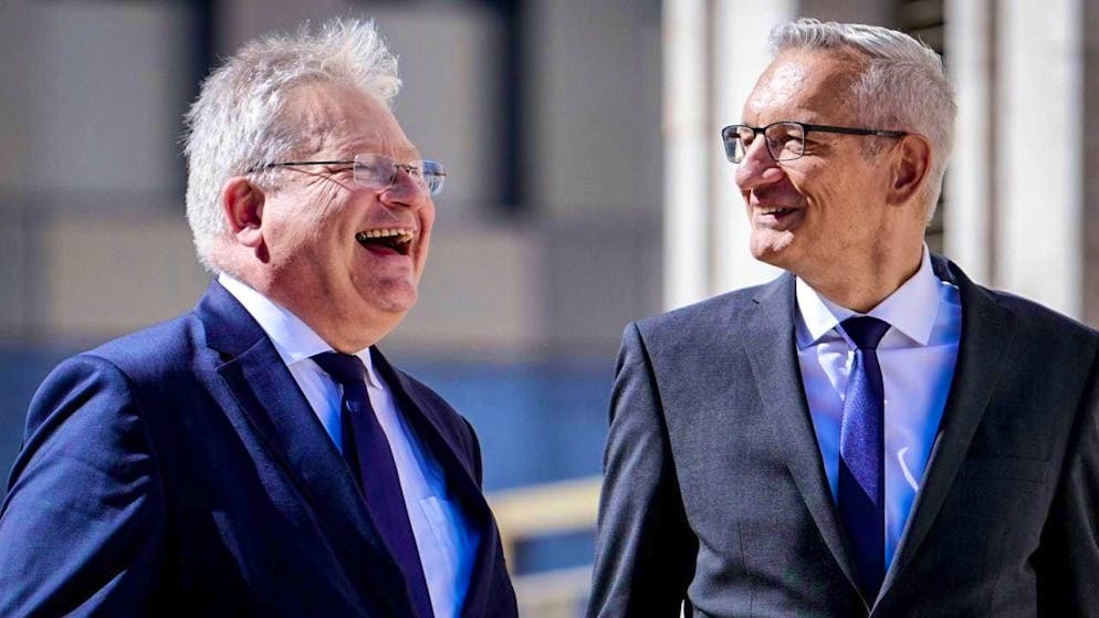 ARCHIVE - Bruno Kahl (l), former President of the Federal Intelligence Service (BND), and Martin Jäger, new BND President, stand together at the handover of office. Photo: Kay Nietfeld/dpa/Archive photo