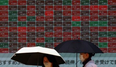 Asia stocks join Wall Street rally, gold extends record high on trade angst