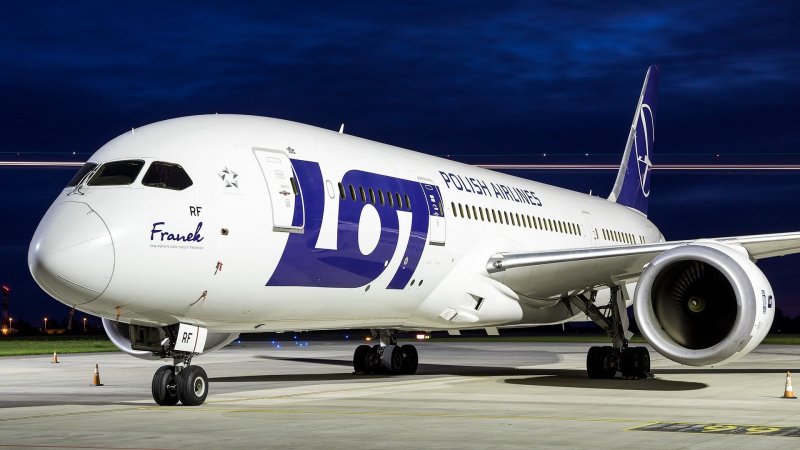 LOT Airlines flight from Poland makes emergency landing in Baku