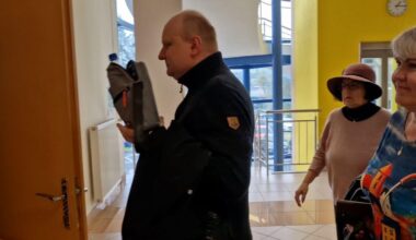 Kněz zneužil malou dívku --> věřící začali sepisovat hromadné petice na jeho obhajobu, soud dal trest pod dolní hranicí.