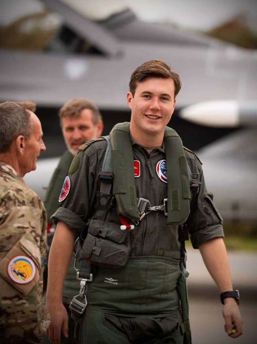  The flight, which covered the southern region of the peninsula, was part of his ongoing training as a lieutenant, which began in August. 