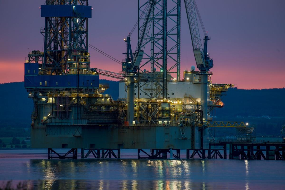 Oil Holds Below $60 as Trump Softens Tone on China Trade Deal