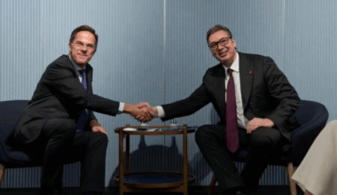 Le secrétaire général de l'OTAN annonce une rencontre avec Vučić et déclare avoir exigé des comptes pour les attaques contre la KFOR et Banjska