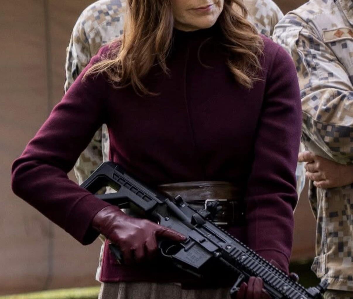 Dronning Marry melder til tjeneste