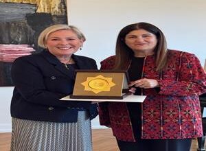 Foreign Minister pays first official visit to Iceland and meets with the president and senior Icelandic officials