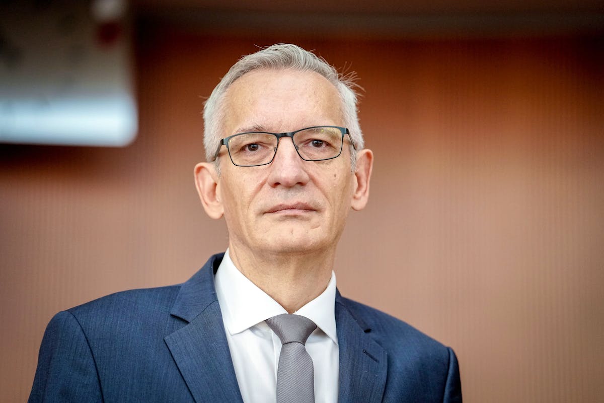 BND-Präsident Martin Jäger warnt, eine «heiße Konfrontation» sei jederzeit möglich. «Wir stehen schon heute im Feuer.» Und die Lage könne sich durchaus verschärfen. BND-Präsident Martin Jäger warnt, eine «heiße Konfrontation» sei jederzeit möglich. «Wir stehen schon heute im Feuer.» Und die Lage könne sich durchaus verschärfen.