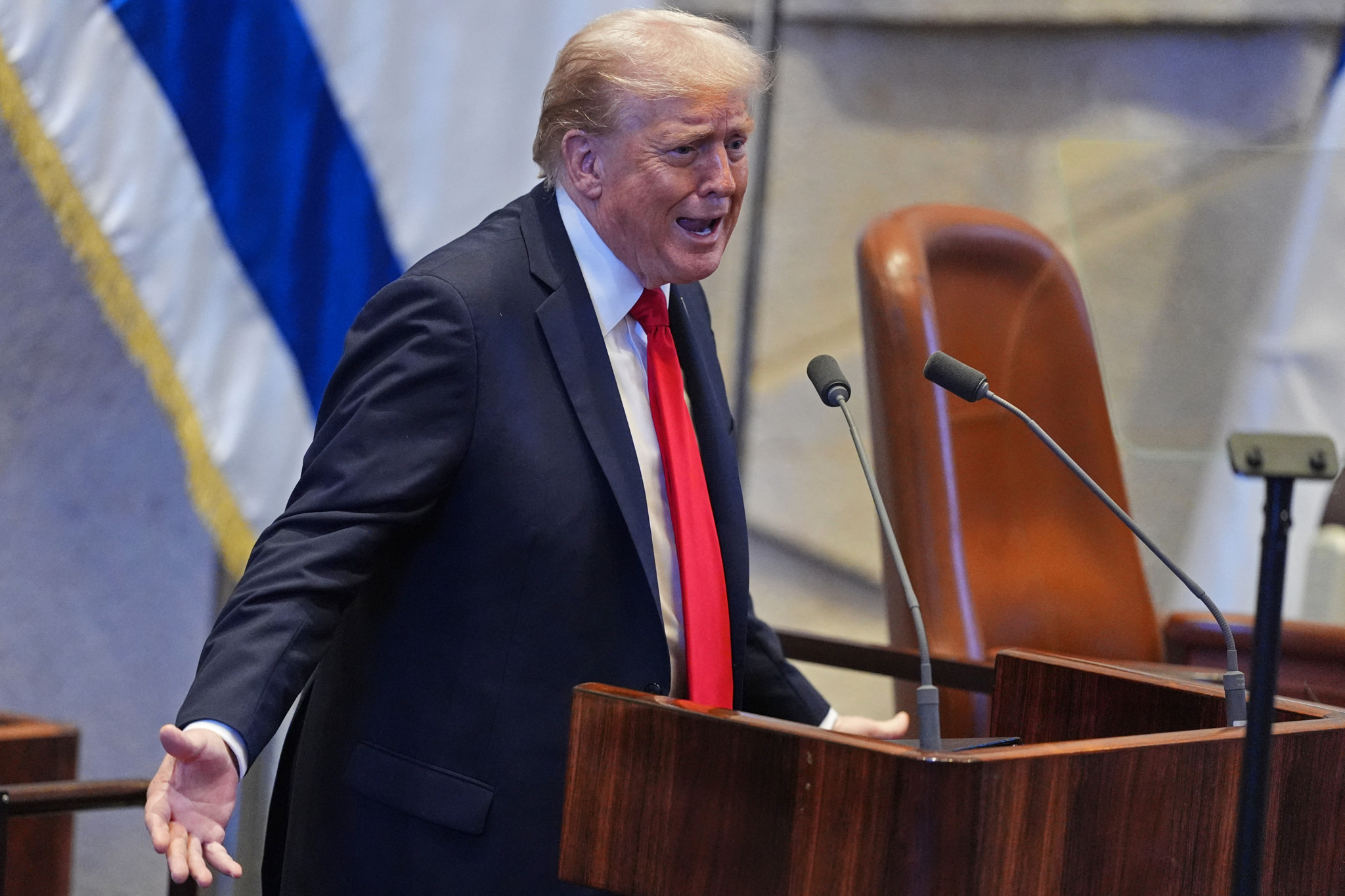 Le président américain Donald Trump s’exprime au parlement israélien, la Knesset, à Jérusalem, le 13 octobre 2025, dans le cadre d’un accord de cessez-le-feu.