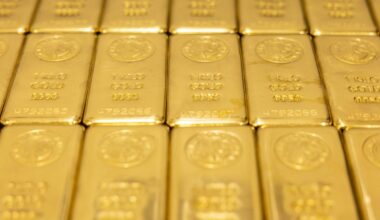 Gold Climbs to Record on US-China Tensions and Fed Rate-Cut Bets
