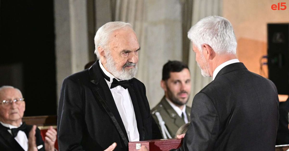 Prezident Pavel udělil státní vyznamenání, získali ho Zdeněk Svěrák, Dana Drábová i Martina Navrátilová