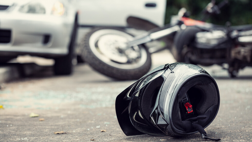 Моторист е в кома след тежка катастрофа на бул. "България"